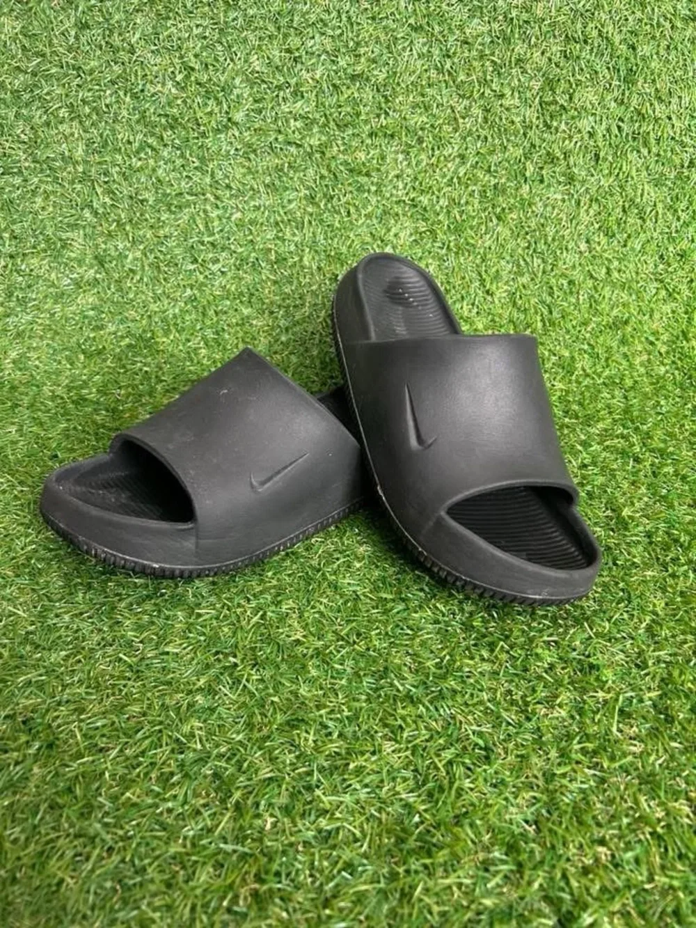 Nike Men’s Black Calm Slides size 8